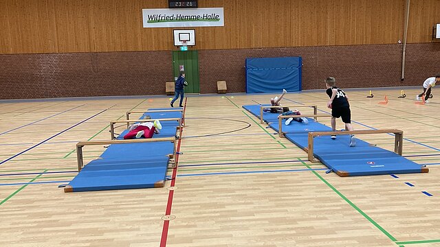 Tag des Handballsports der 3. Klassen an der Grundschule Winsen erfolgreich durchgeführt!