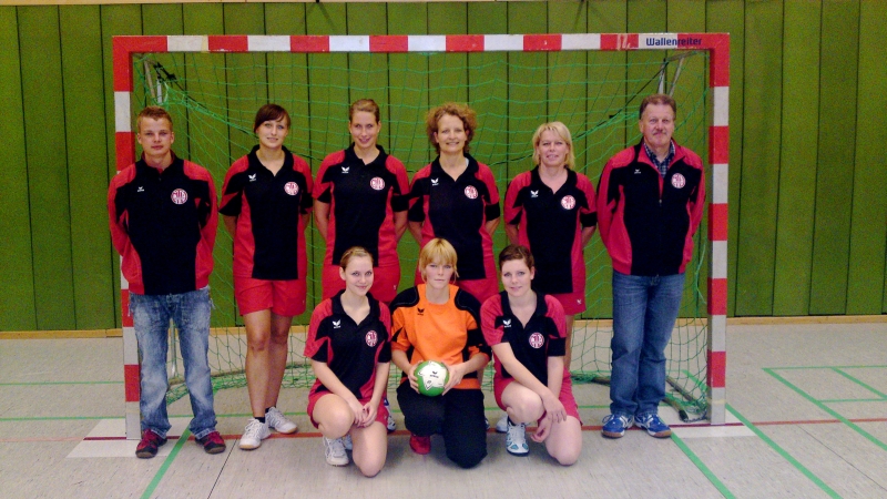 Trainieren seit April 2010 und spielen ihre erste Saison: Die neue Handballdamenmannschaft des MTV